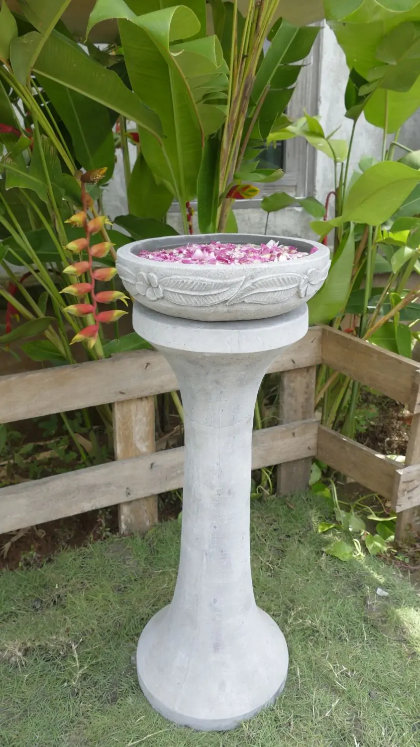 Product image 2 of the product “Merapi - pedestal, tapered, smooth, Ø 28cm, 70cm H | cast stone ”